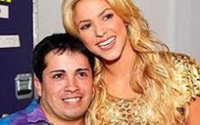 Shakira canta com Shakiro