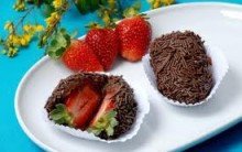 Brigadeiro Recheado de Morango