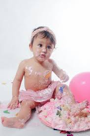 Bebês Destruindo Bolo de Aniversário – Como Contratar Serviços Online