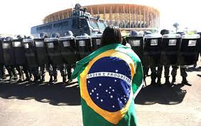brasil em manifestaçao por uma vida melhor