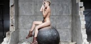 Novo Clipe da Cantora Miley Cirus Wrecking Ball 2023