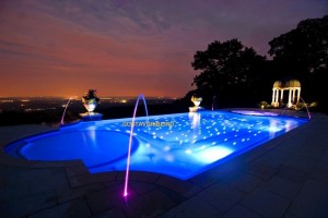 piscina iluminada