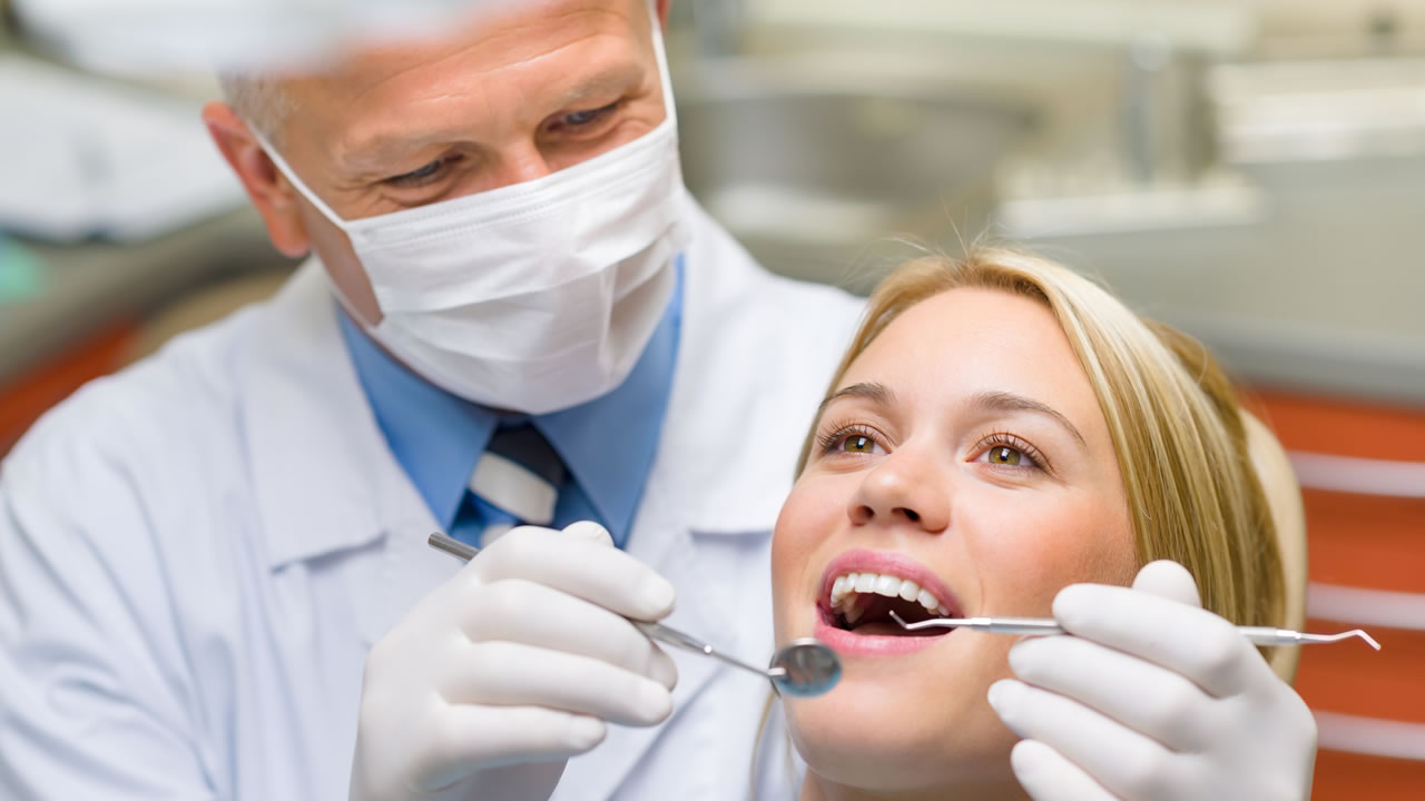 Implantes Dentários de Baixo Custo – Onde Contar Com Esse Recurso